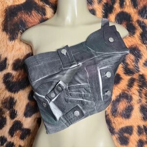 AKIRA Black and White Modern Top